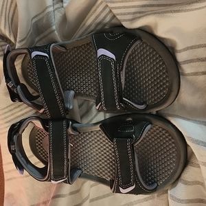 Fabulous condition khombu sandals